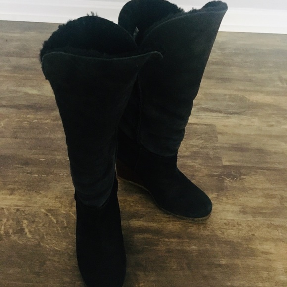 ❤️💯 original Ugg black suede wedge boots - Picture 10 of 13
